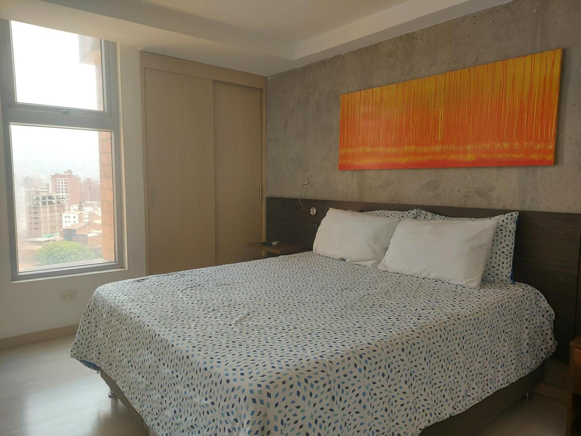 Apartasuites Av Medellin Bagian luar foto
