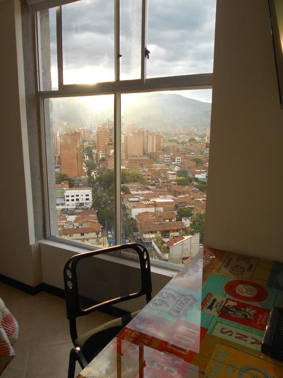 Apartasuites Av Medellin Bagian luar foto