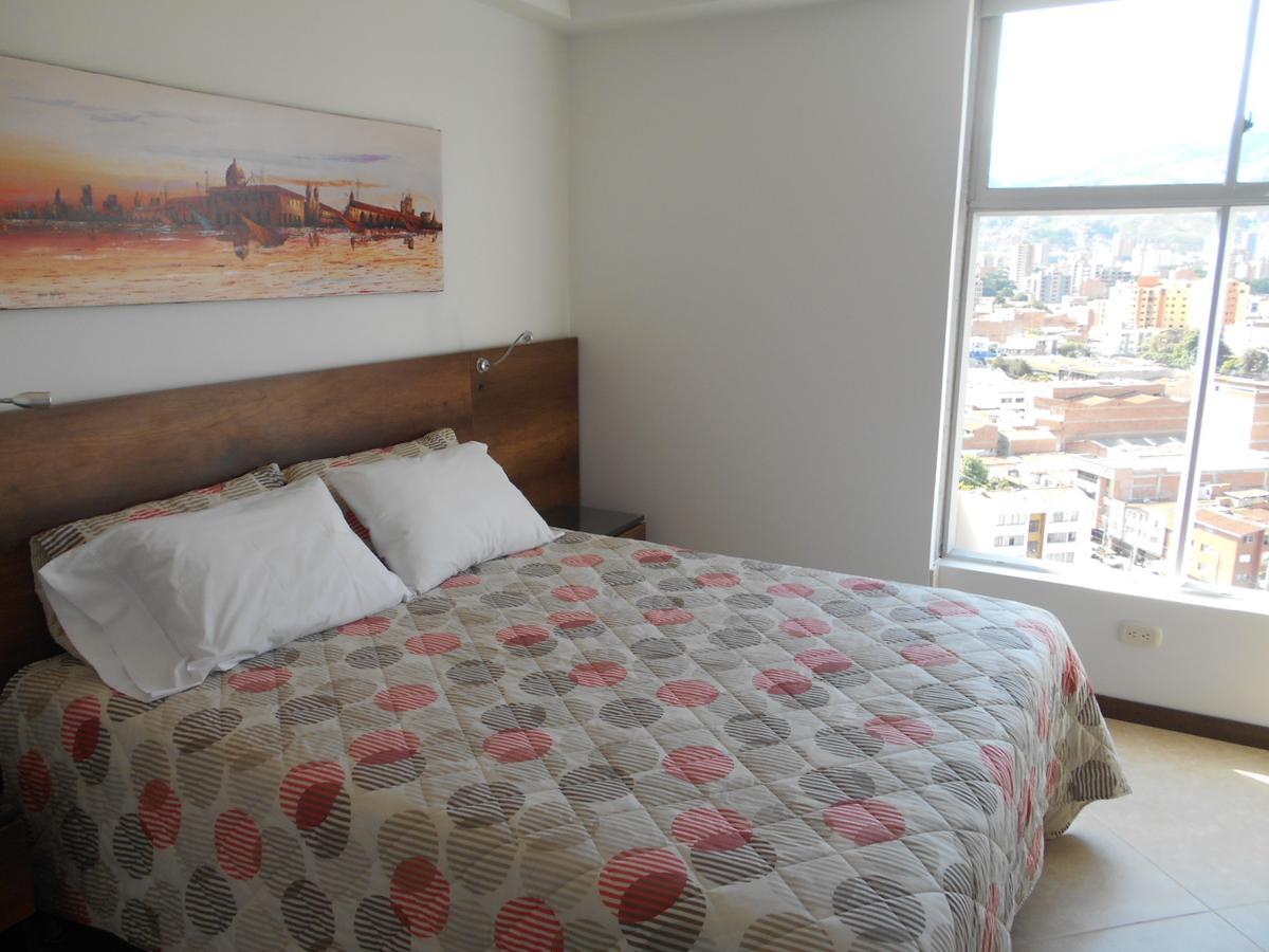 Apartasuites Av Medellin Bagian luar foto