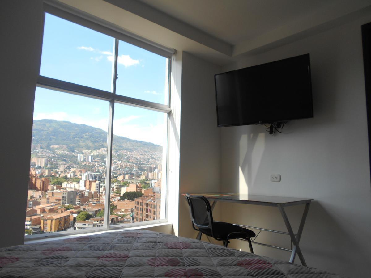 Apartasuites Av Medellin Bagian luar foto